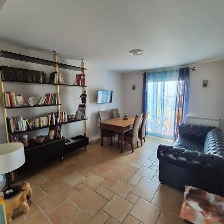 F2 Vue Et Montagne Au Calme 니스